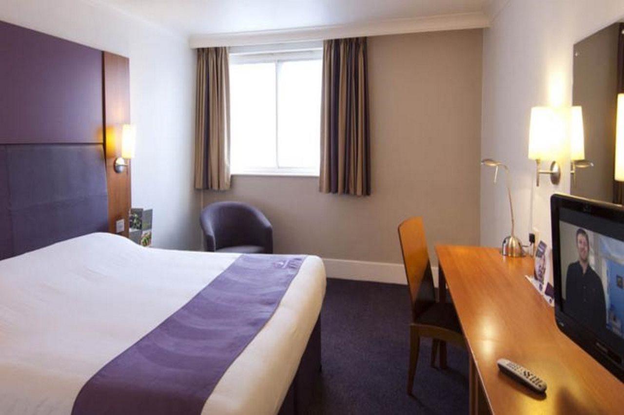 Premier Inn エクセター エクステリア 写真