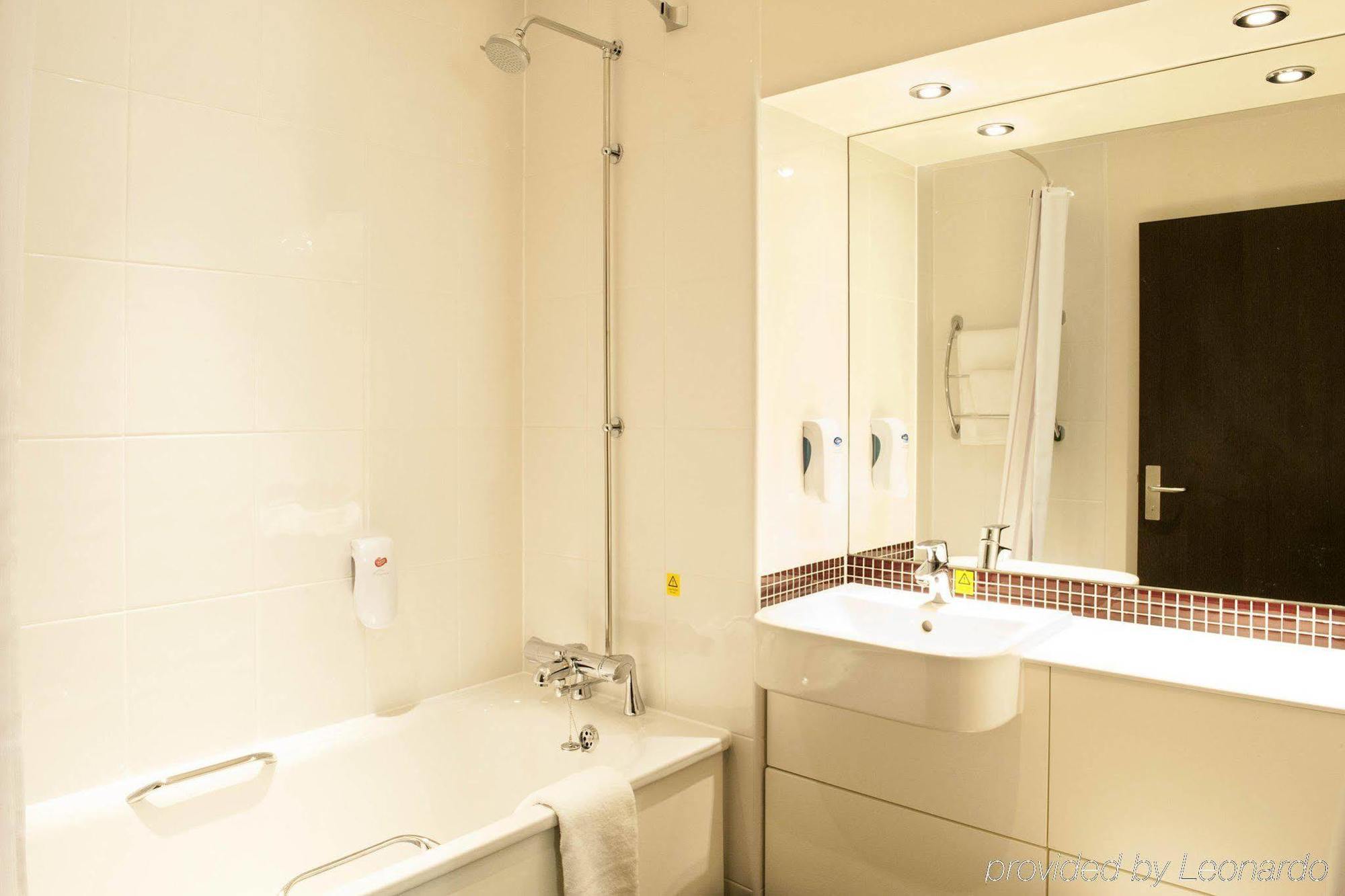 Premier Inn エクセター エクステリア 写真
